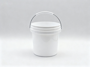 Cubos pequeños de plástico de 0,5 litros con mango de metal