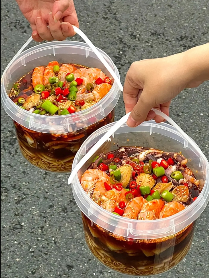 cubos-de-plastico-para-envasar-mariscos.jpg
